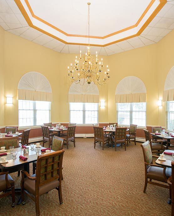 Assisted living at Benchmark Senior Living at Chelmsford Crossings in Chelmsford, MA