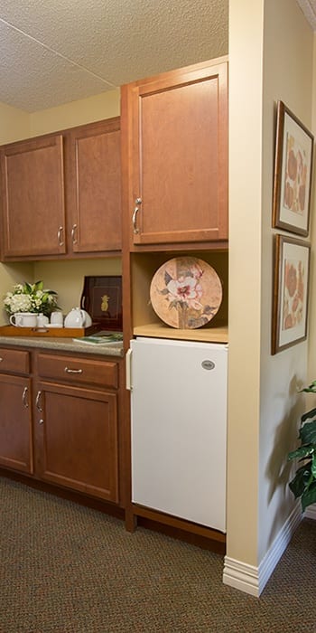 Memory care dining in Benchmark Senior Living at Haverhill Crossings, Haverhill