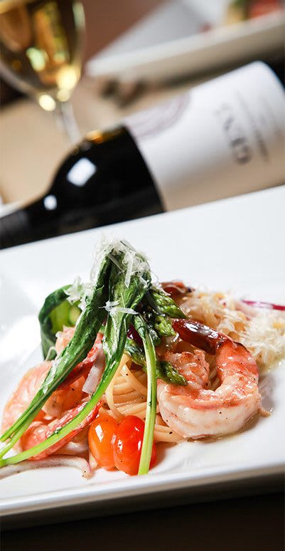 Professional dining at Welbrook Arlington senior living community in Riverside