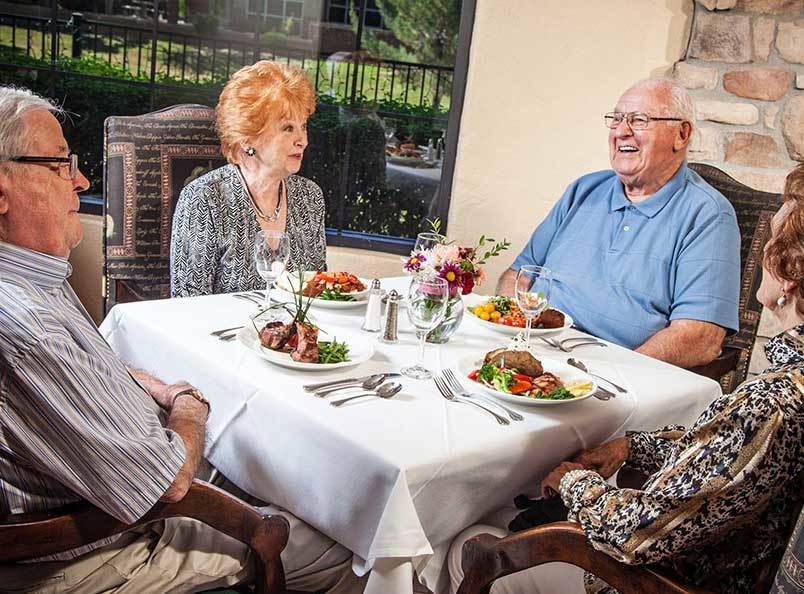 Dining at the senior living community in Mercer Island