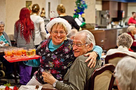 Caring staff and healthy meals at American House Senior Living in Bloomfield Hills, MI