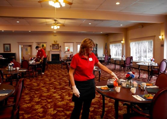 Independent Living at American House Elmwood Senior Living in Rochester Hills, MI