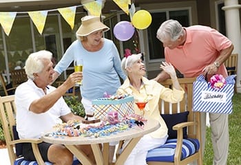 Senior living residents in Florida enjoy a vibrant lifestyle