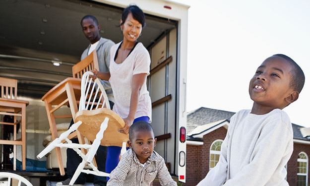 Family moving with the help of the storage tips from Keepers Self Storage