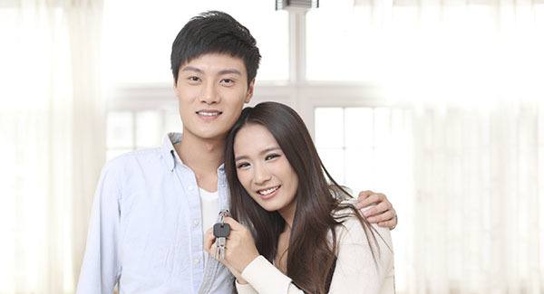 Couple with their Keys after using Storage World for Self Storage