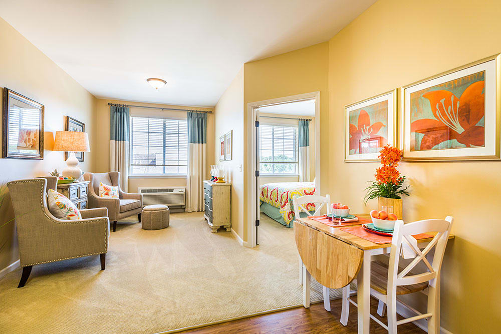 Wide variety of meaningful activities at senior living community in Streamwood, IL