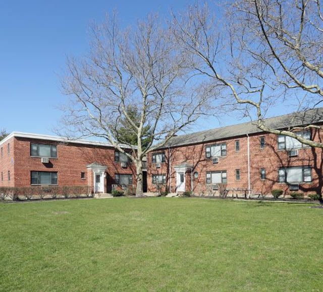 Photos of Eagle Rock Apartments of Hicksville in Hicksville, NY