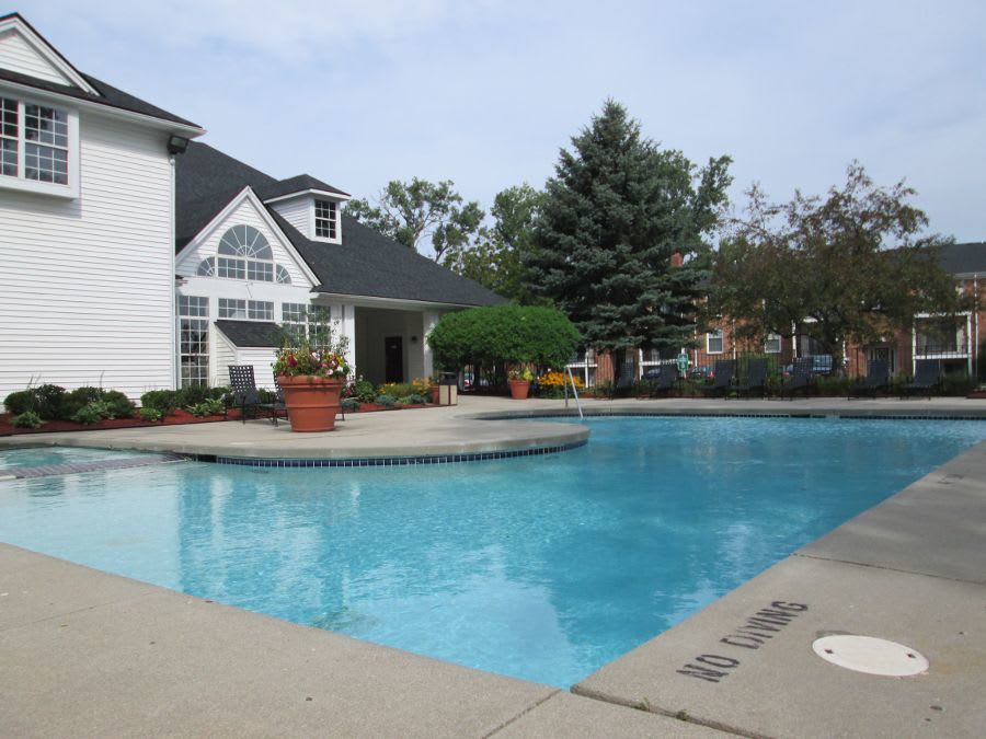 Photos of Kensington at Beverly Hills in Southfield, MI