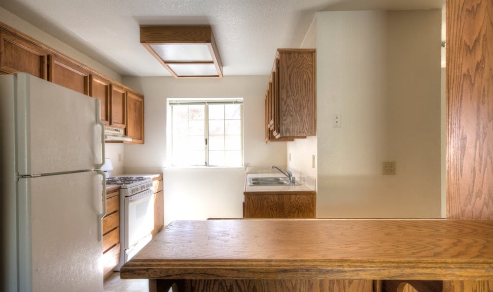 Open-concept kitchen of Auburn Townhomes in Auburn, California