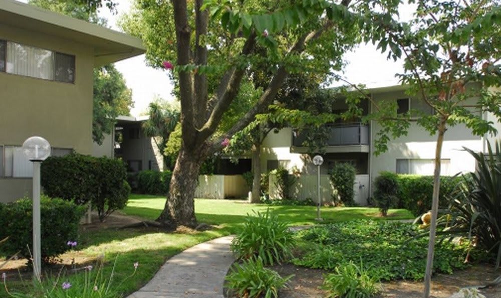 Photos Country Club Gardens In Sacramento Ca Landscaping At Our Apartment Als In Sacramento