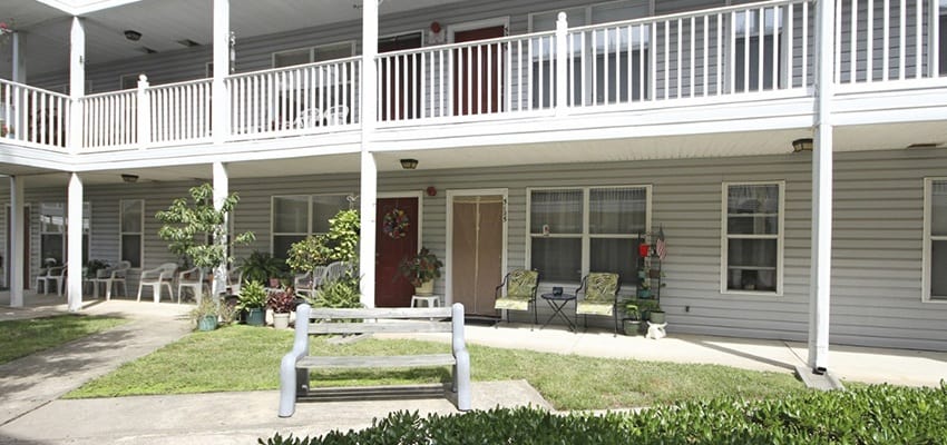 Nearby shopping and dining at Chesapeake Crossing