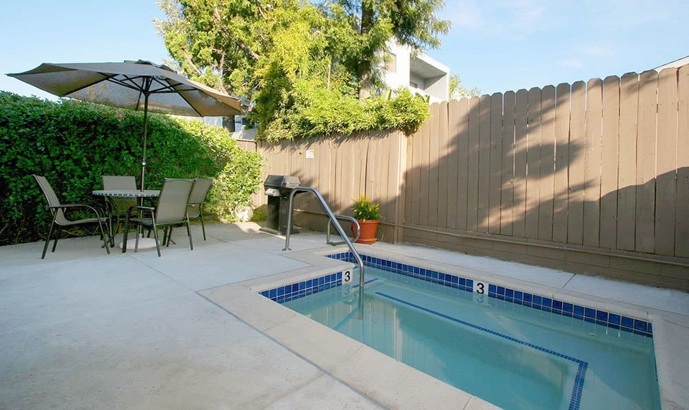 Vista 1 Amenities Pool