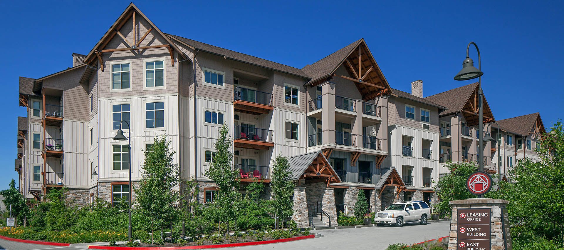 Photos of Eddyline at Bridgeport in Portland, Oregon