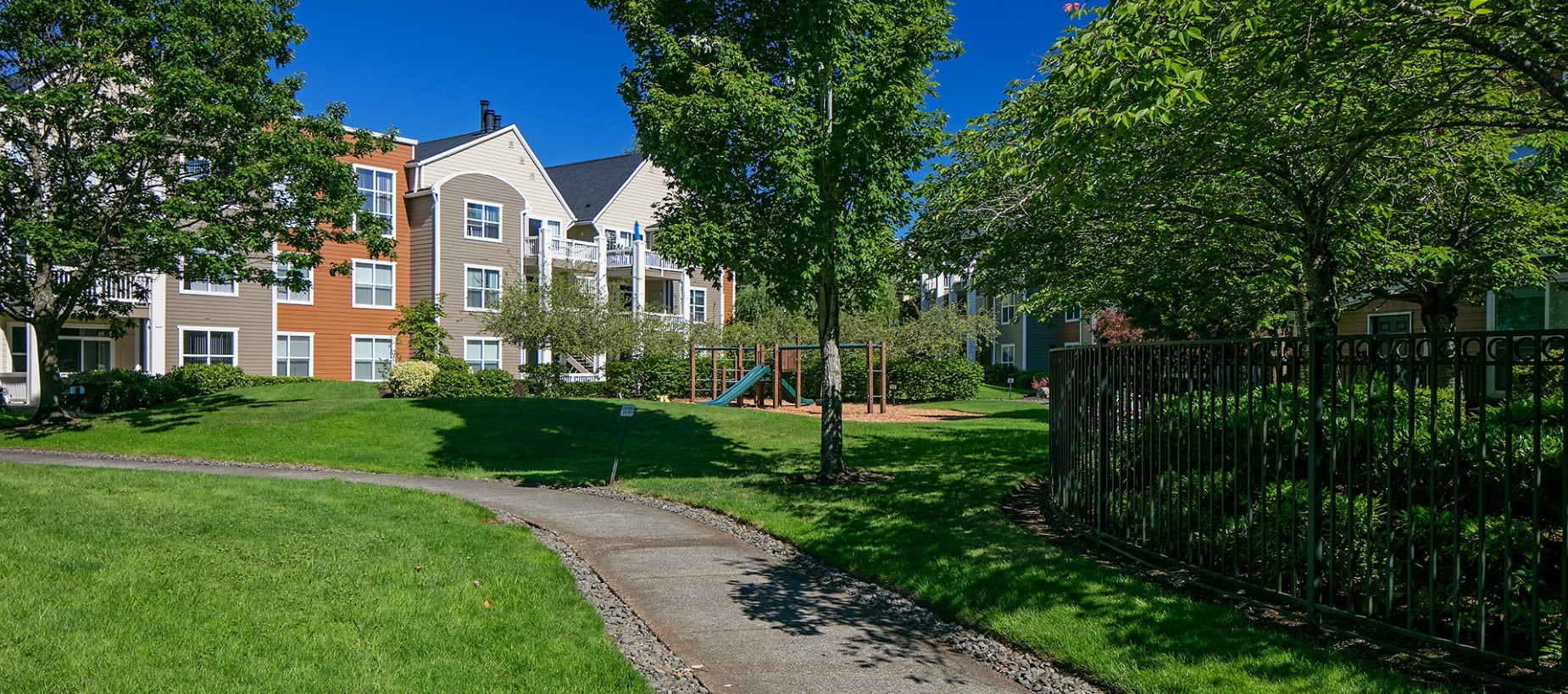 Photos of Center Pointe Apartment Homes in Beaverton, OR