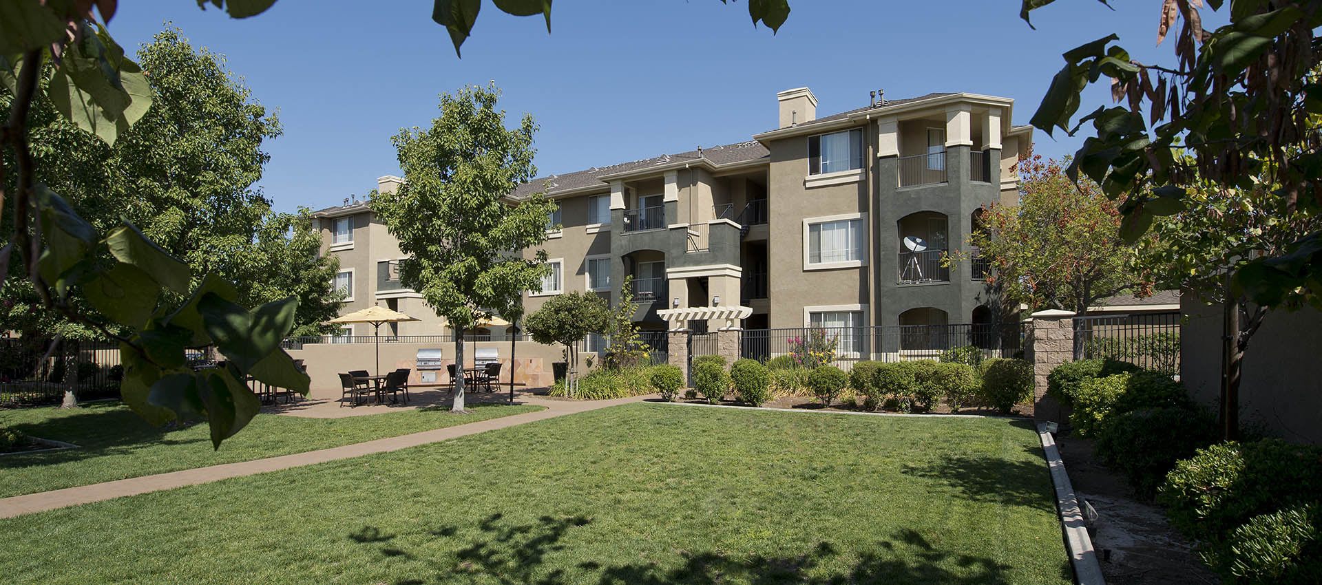 Photos of Cross Pointe Apartment Homes in Antioch, CA