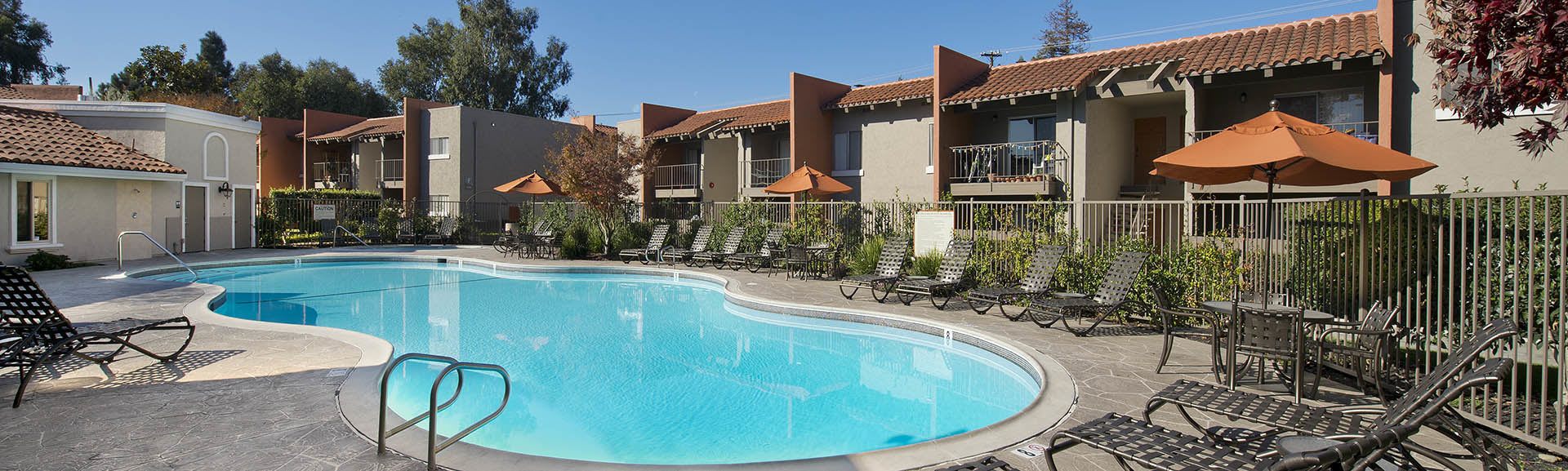 Apply online for your luxury apartment at La Valencia Apartment Homes