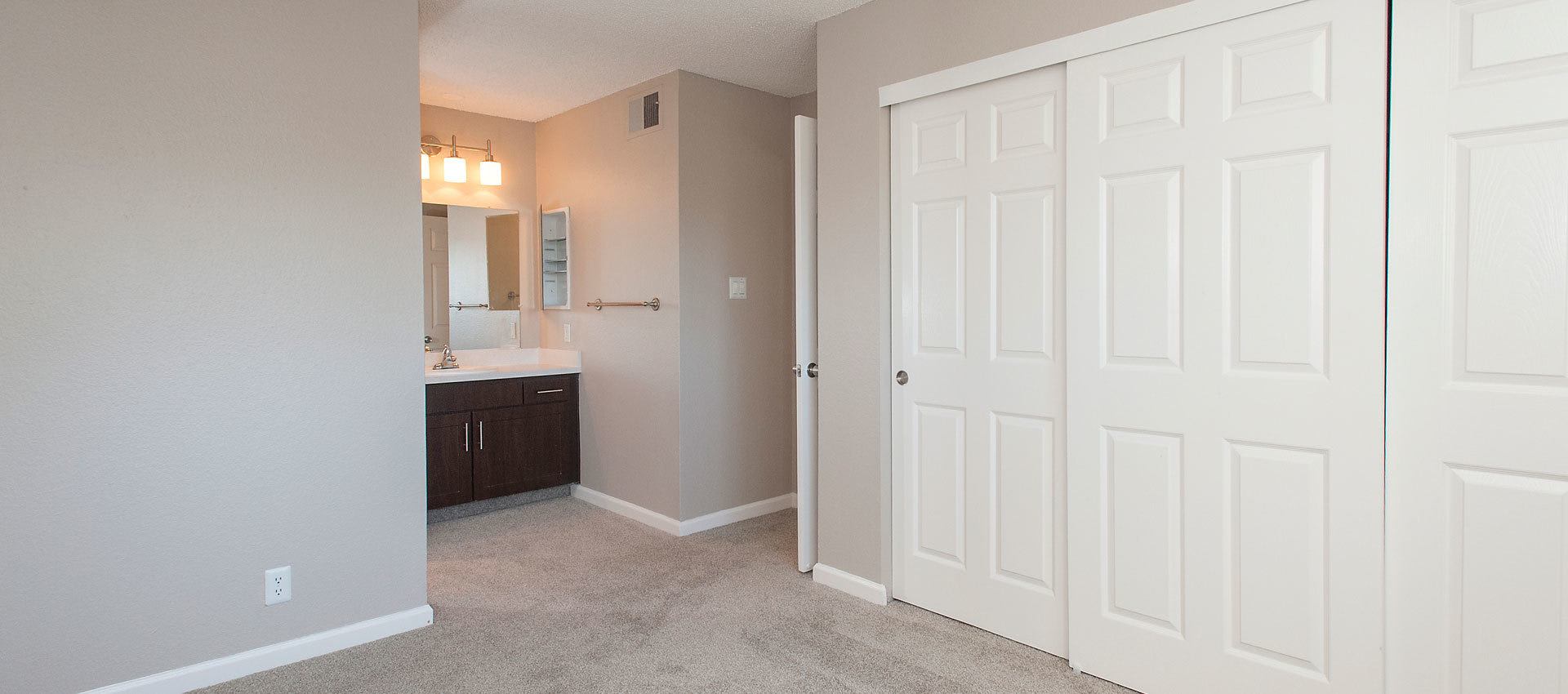 Photos of La Valencia Apartment Homes in Campbell, CA