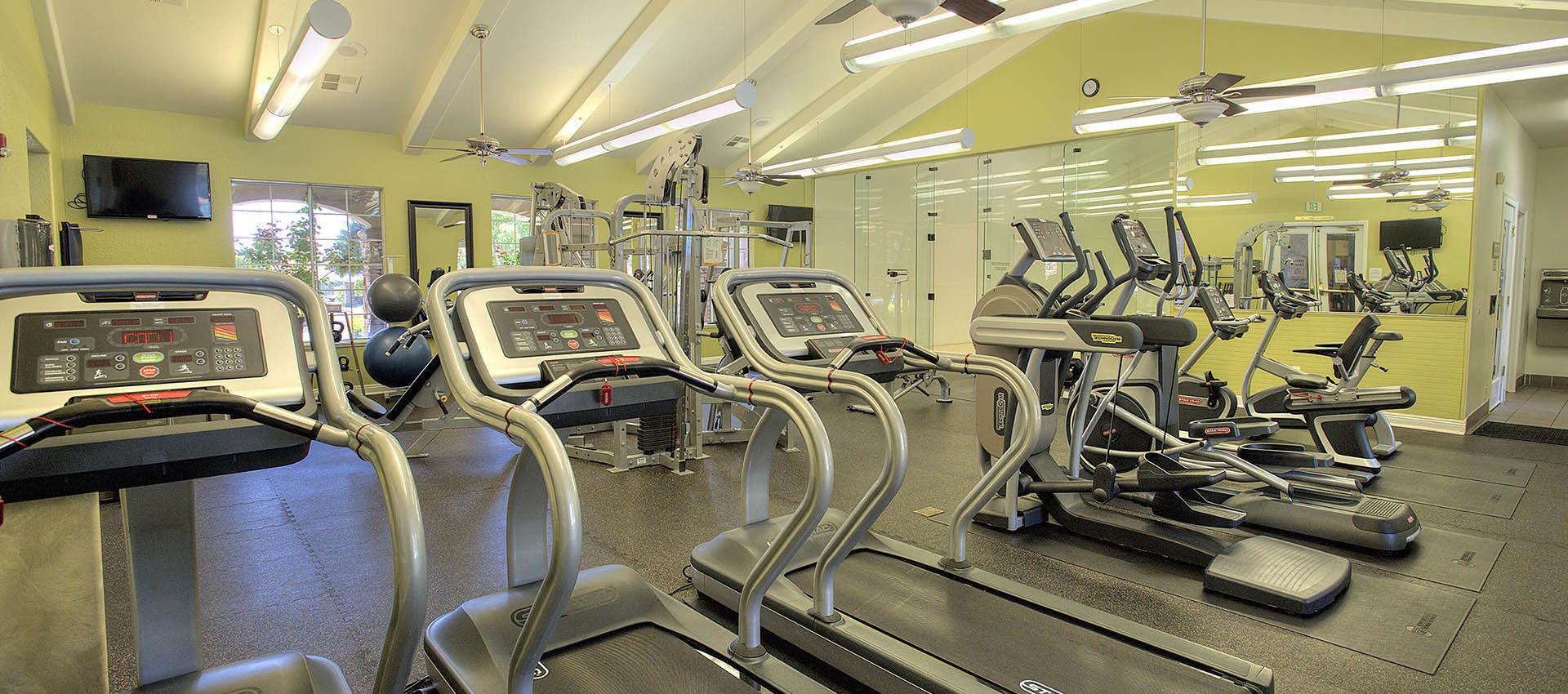 Photos of River Oaks Apartment Homes in Vacaville, CA