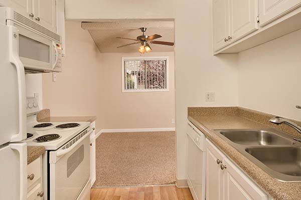Standard features at Shadow Oaks Apartment Homes in Cupertino