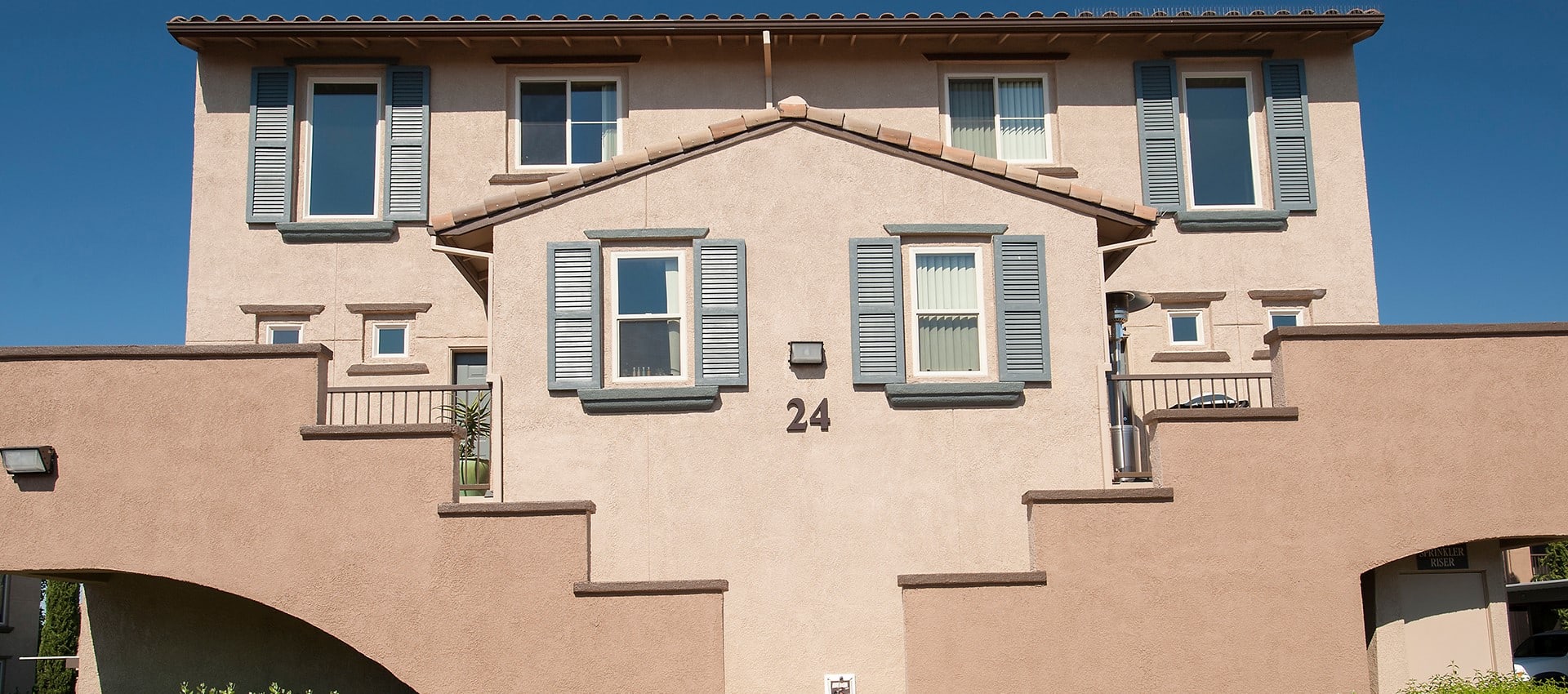 Apply online for your luxury apartment at Venu at Galleria Condominium Rentals in Roseville, California
