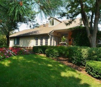 Visit Clover Ridge East Apartments in Palatine today to see our wonderful neighborhood for yourself.