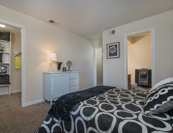 Hamptons of Cloverlane Apartments has luxurious amenities that are sure to please everyone.