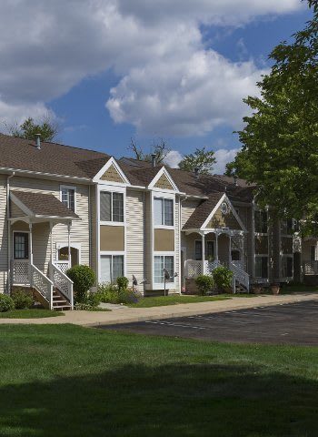 Great schools, wonderful employers, excellent entertainment, and more await residents of Monticello Apartments in Southfield!