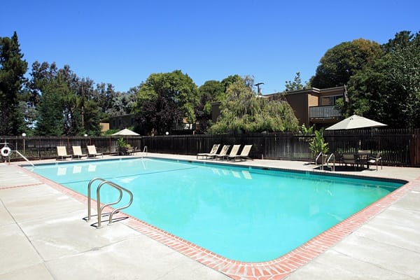 Large pool at Greenpointe Apartment Homes in California