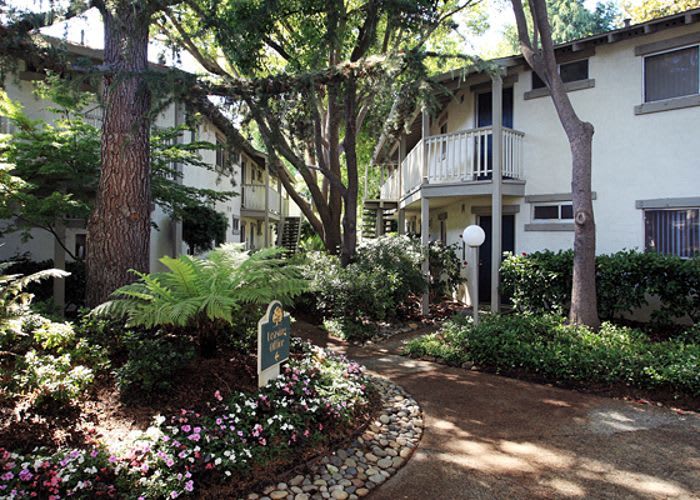 Apartment exterior at Countrywood in Fremont