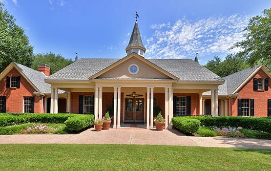 Learn more about the Saddle Brook Apartments neighborhood at our Welcome Center.