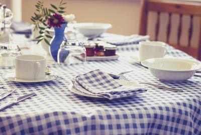 Family style dining at Sierra Ridge Memory Care in Auburn