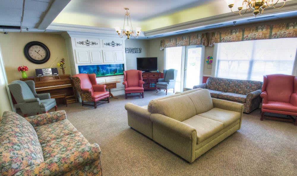 Communal lounge area at Pheasant Ridge Senior Living in Roanoke, Virginia.