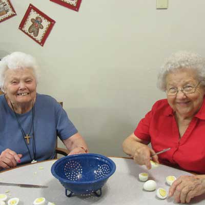 Casual dining room at Garden Square Assisted Living of Casper.