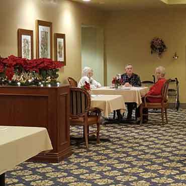 Casual dining room at Lakeview Terrace of Boulder City.