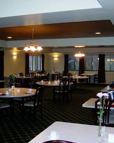 Dining room at Wood Ridge Assisted Living.