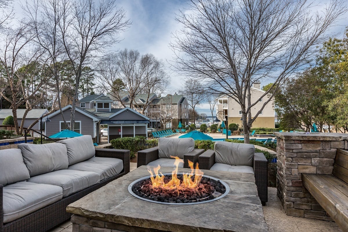 Sailpointe at Lake Norman offers spacious 1, 2 & 3 bedroom apartments for rent in Cornelius