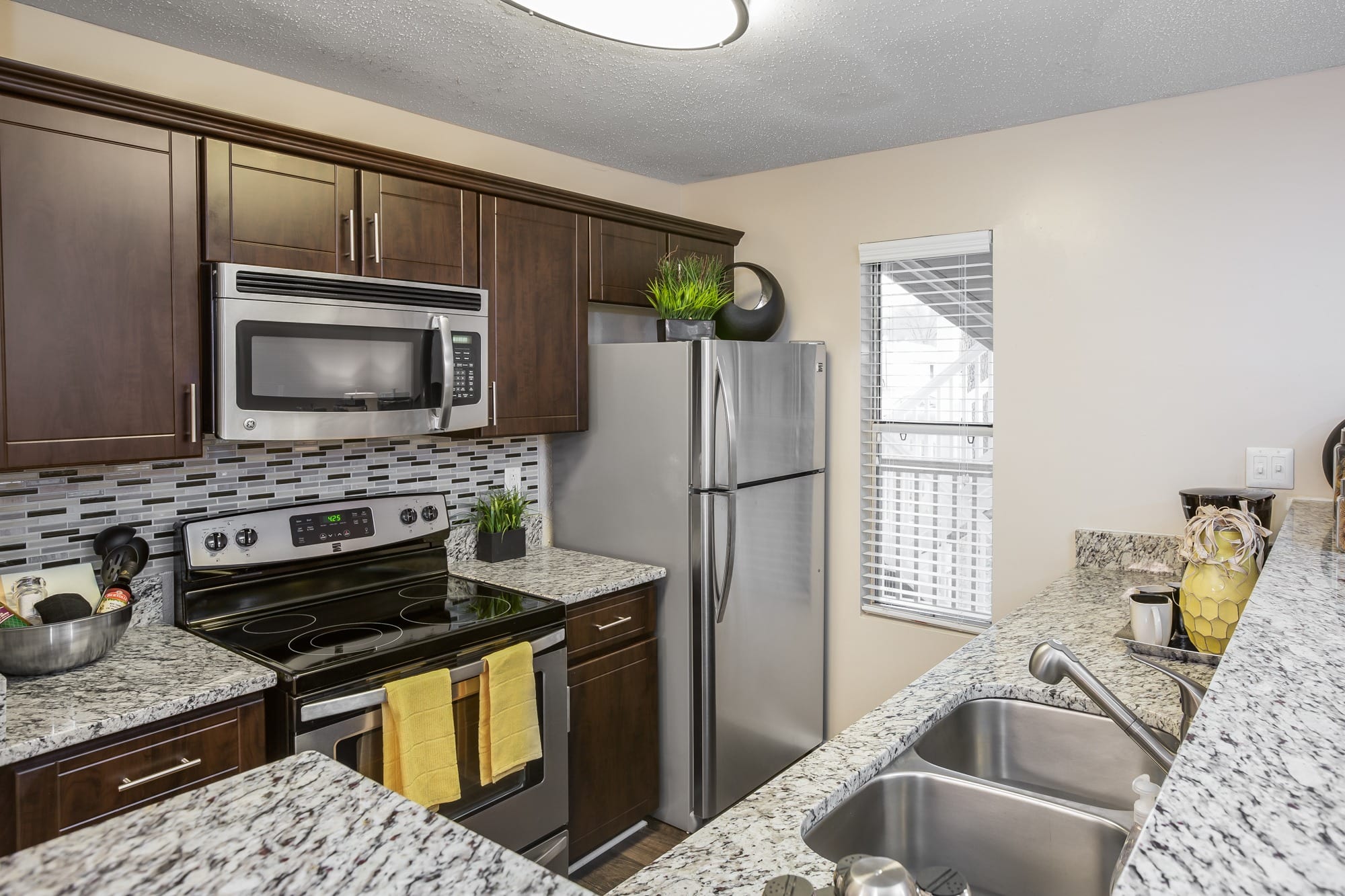 Southpark Commons offers spacious 1, 2 & 3 bedroom apartments for rent in Charlotte