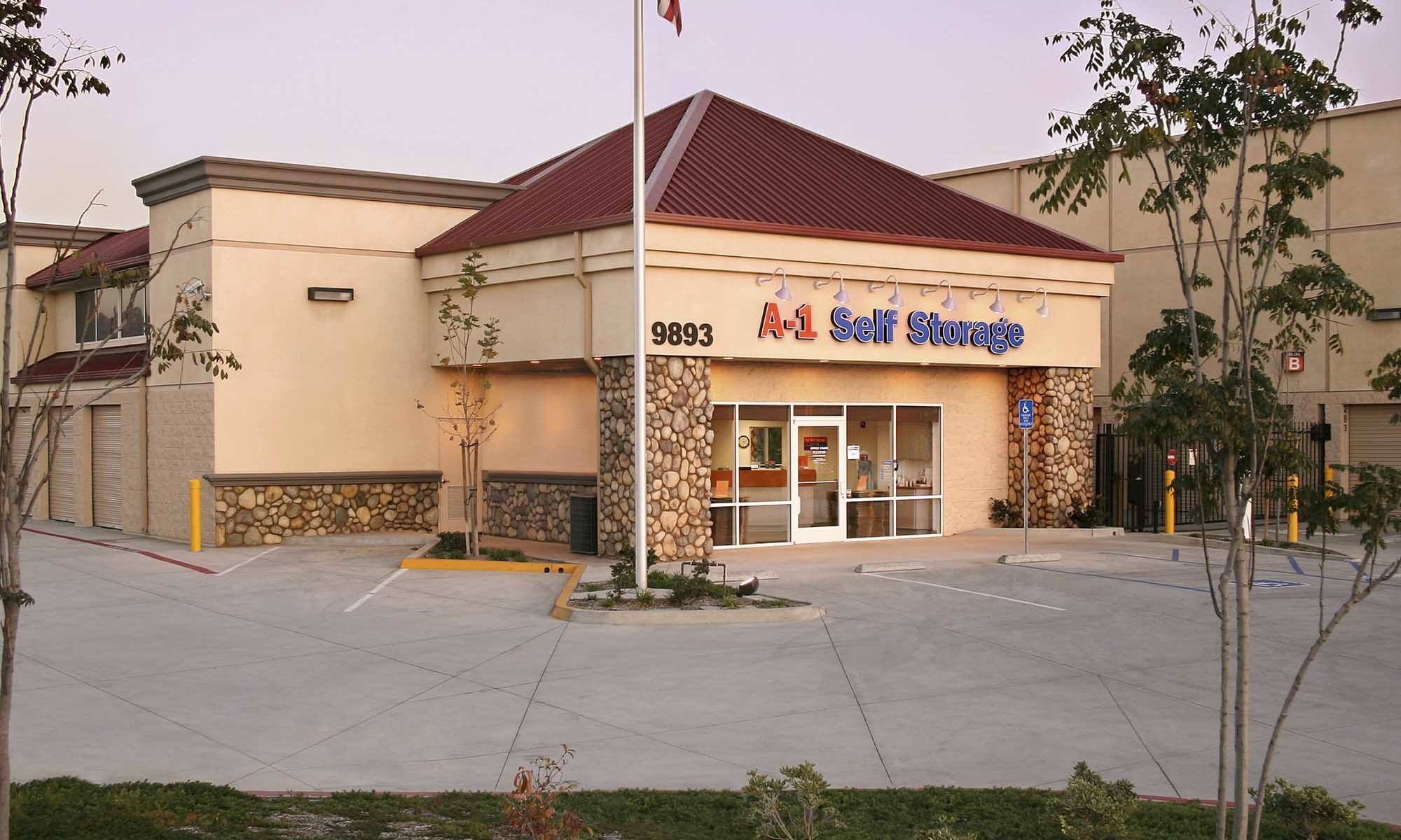 Self storage in Lakeside CA