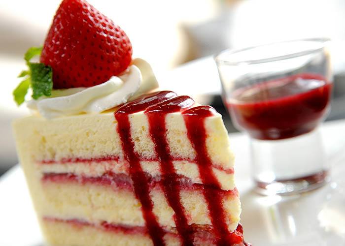 Enjoy a tasty treat after dinner at Brightwater Senior Living of Highland
