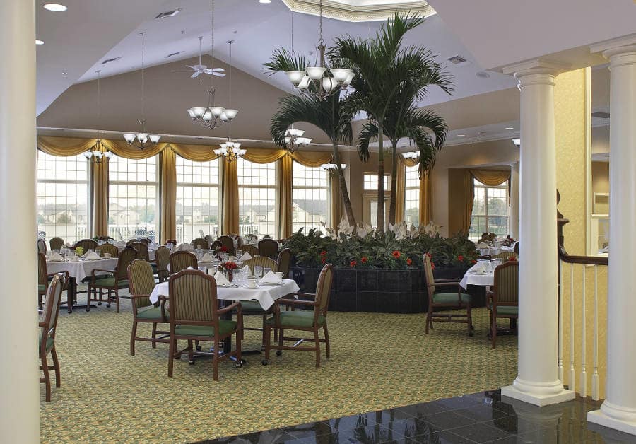 Dining area at assisted living facility in Sterling Heights, MI