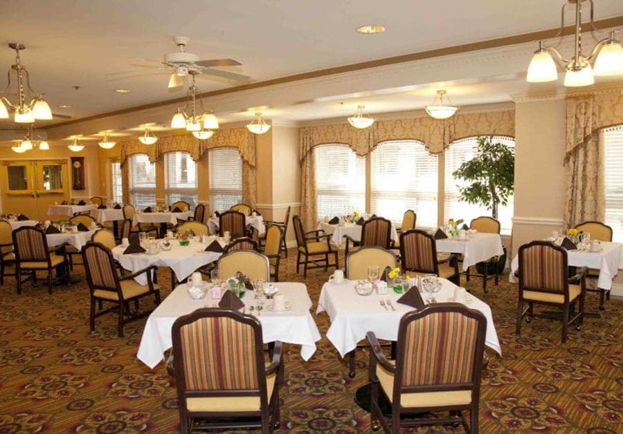 Dining area at Waltonwood Royal Oak in Royal Oak, MI