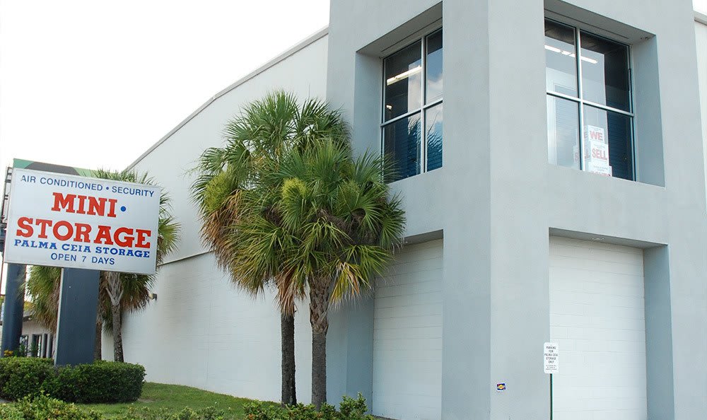 Exterior view of Palma Ceia Storage in Tampa, Florida