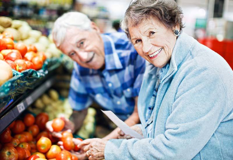 The Glenn Minnetonka residents shopping for produce.