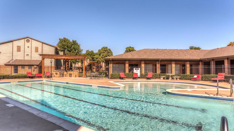 Swimming Pool at Sutter Ranch Apartments in Houston
