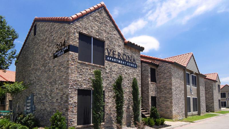 Apartments exterior view at Verona Apartments in Fort Worth, TX
