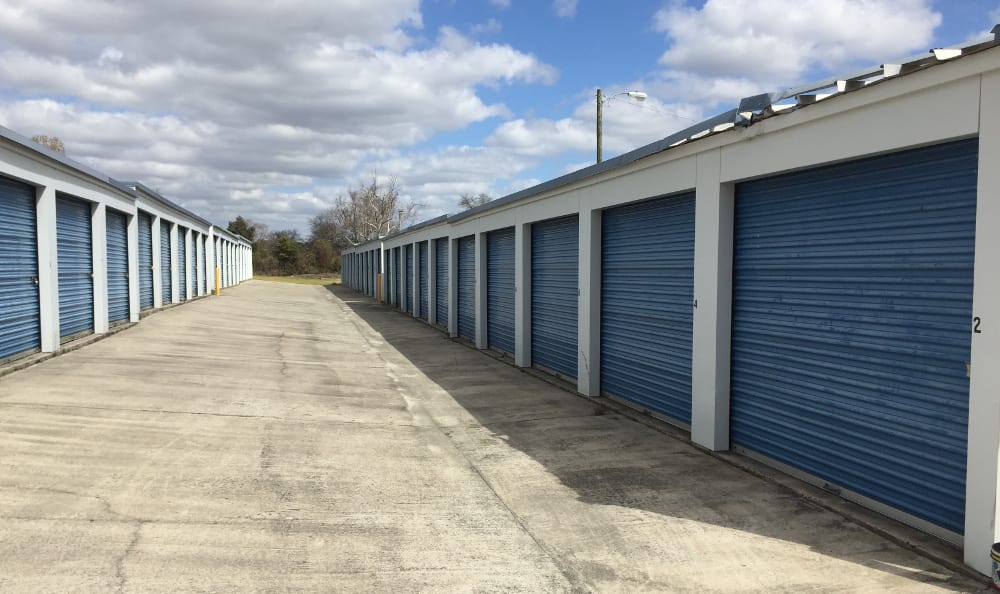 The self storage facility in Warner Robins, GA offers many clean units