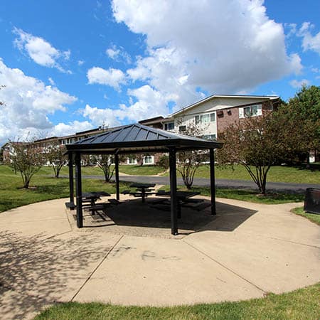 Bolingbrook, IL Apartments near Chicago | Riverstone Apartments