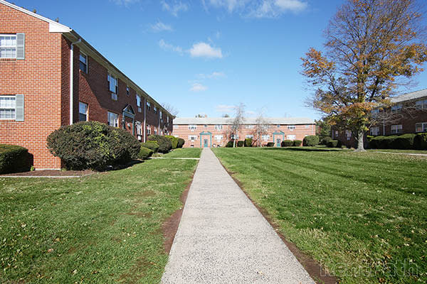 Neighborhood at Bradford Commons Apartments