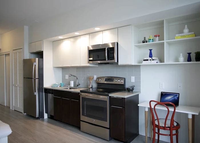 1047 Commonwealth