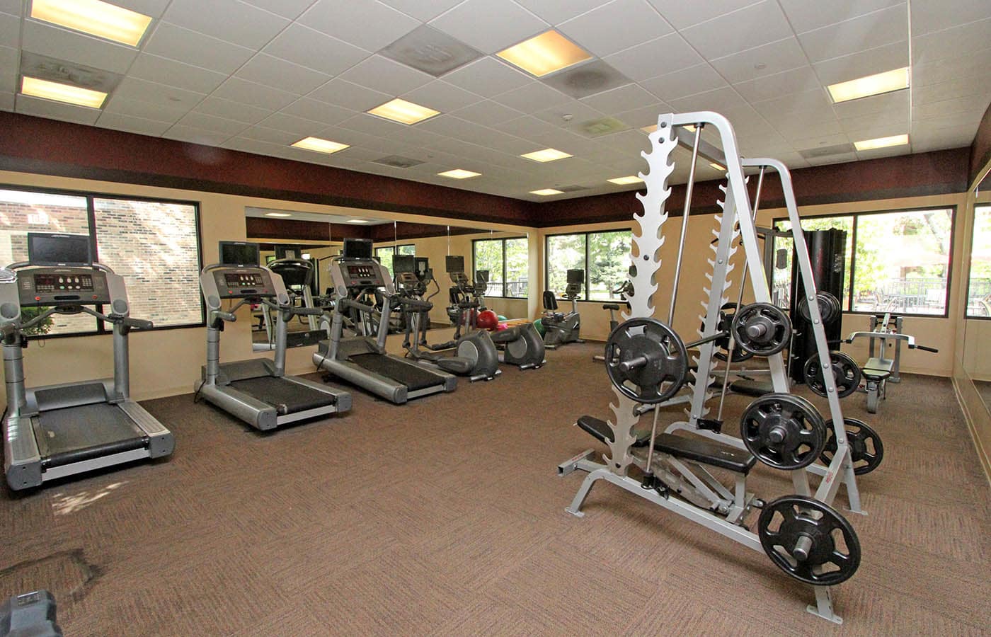 Fieldpointe of Schaumburg gym area